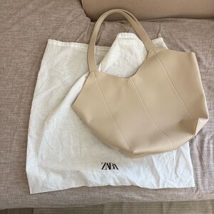 Zara Cream Tote Bag 🦢 Like New